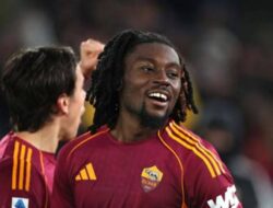 Real Madrid Memantau Gelandang AS Roma Manu Koné